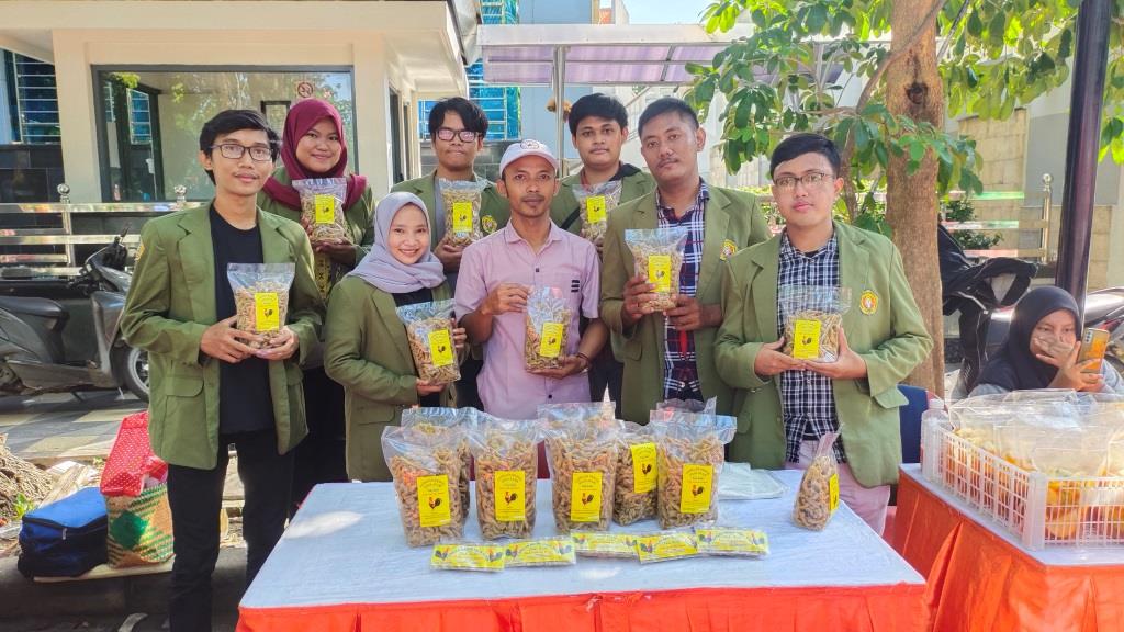 Tingkatkan Pemasaran Produk Mitra UMKM Keripik Usus Ikuti Gelar Produk